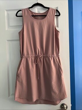 Tilley Sleeveless Drawstring Midi Travel Dress with pockets in Dusty Rose